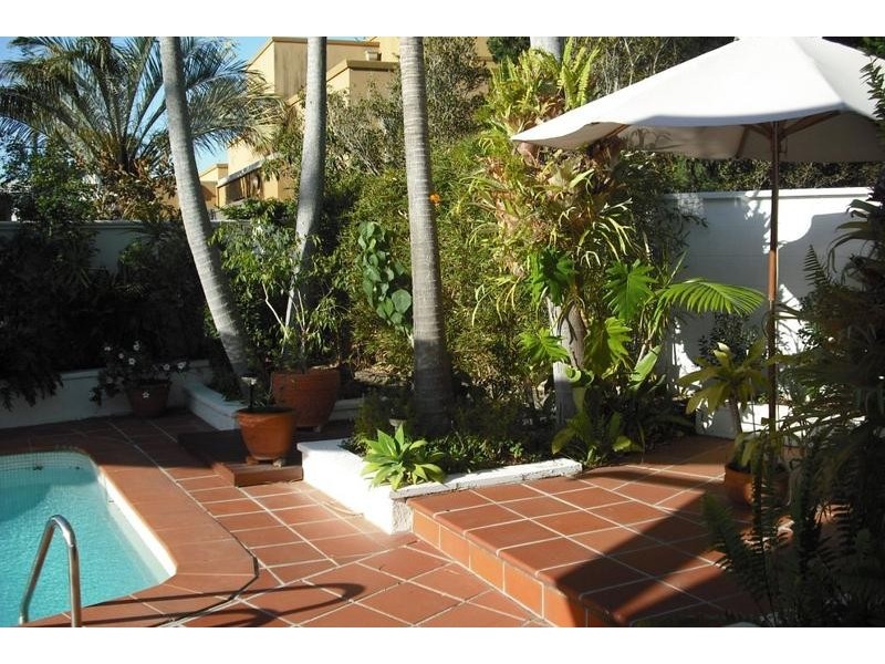 79 Amalfi Drive, Isle Of Capri QLD 4217