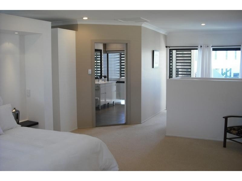 79 Amalfi Drive, Isle Of Capri QLD 4217