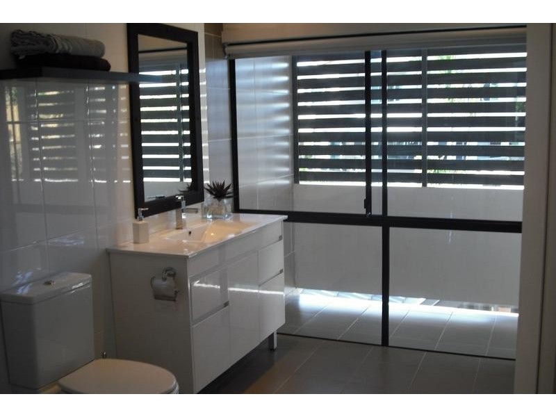 79 Amalfi Drive, Isle Of Capri QLD 4217