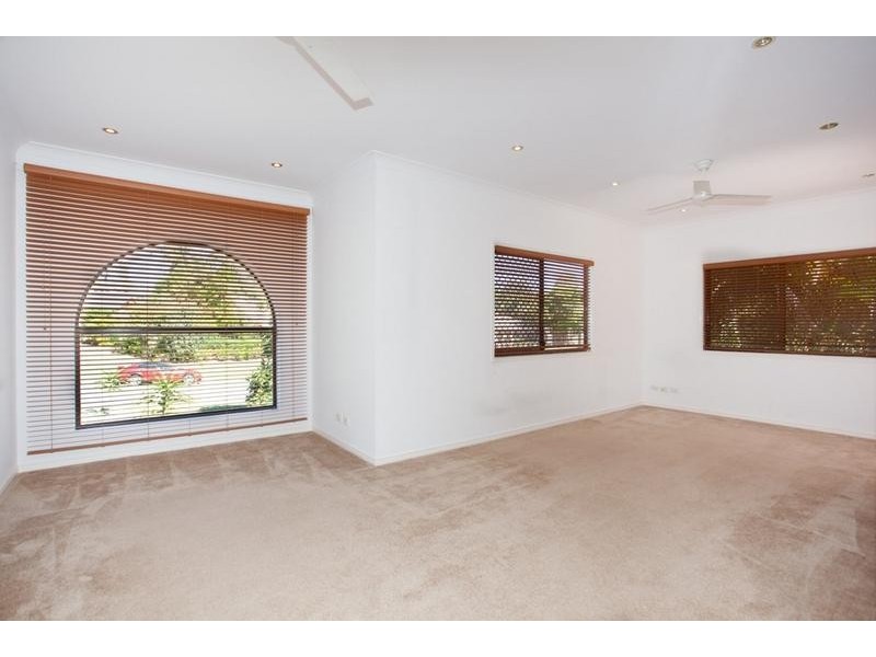 9 Ainsley Avenue, Ashmore QLD 4214