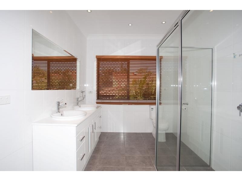 9 Ainsley Avenue, Ashmore QLD 4214