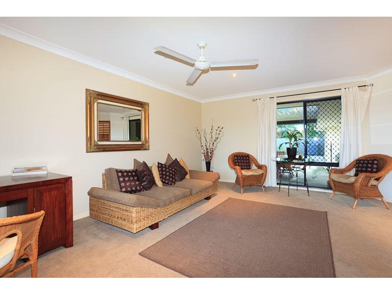 1 Raymond Avenue, Bundall QLD 4217