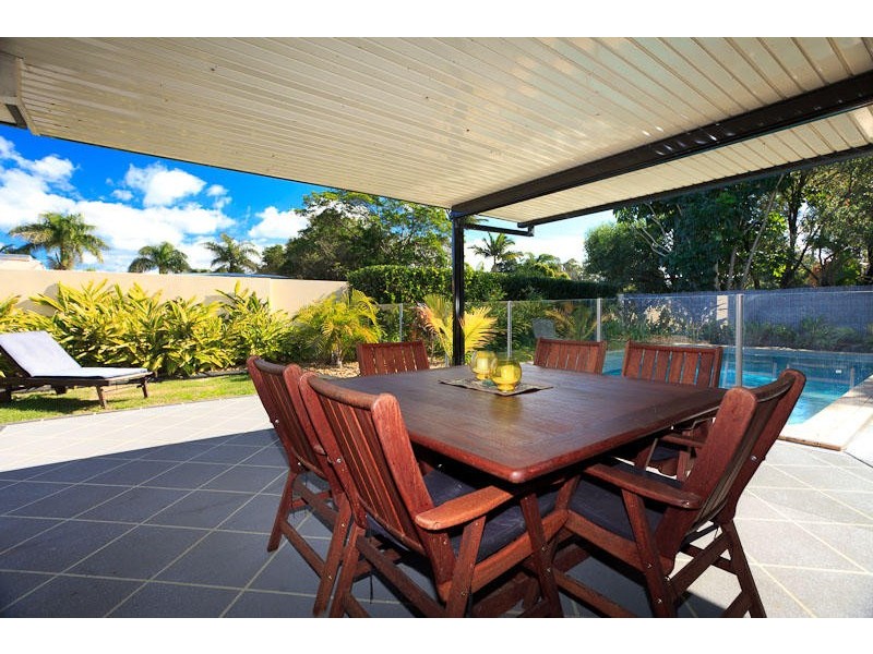 1 Raymond Avenue, Bundall QLD 4217