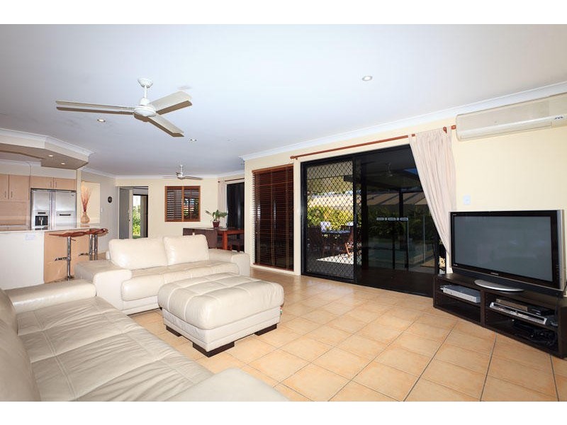 1 Raymond Avenue, Bundall QLD 4217