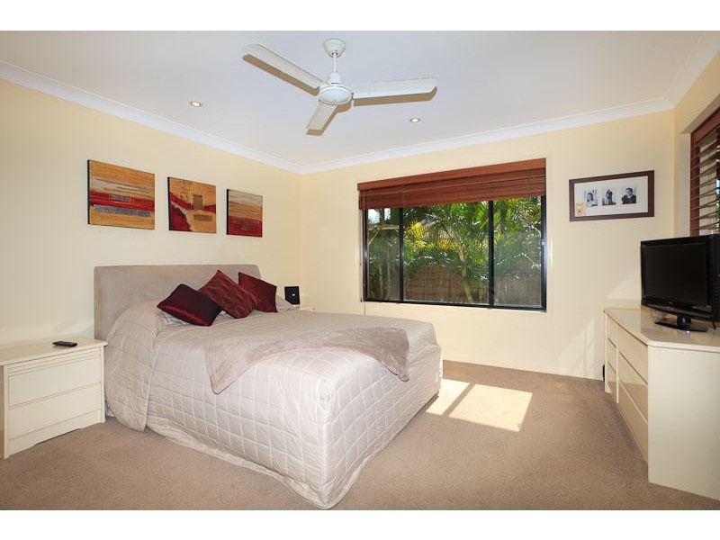 1 Raymond Avenue, Bundall QLD 4217