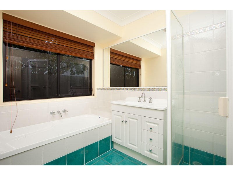 1 Raymond Avenue, Bundall QLD 4217