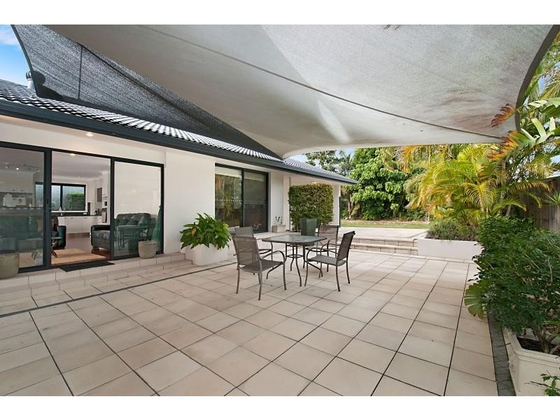 20 Lothian Avenue, Sorrento QLD 4217