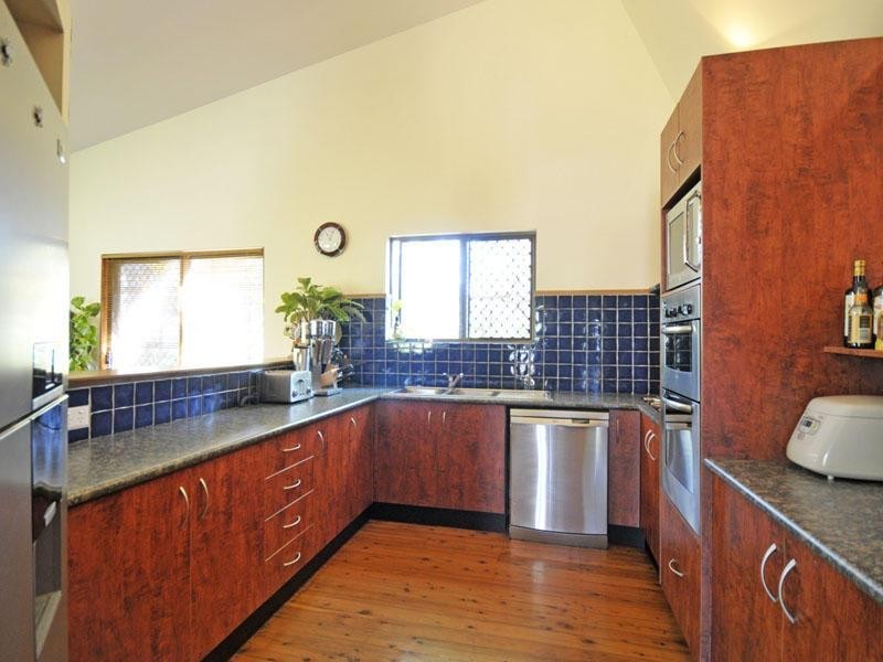 6 The Crescent, Ashmore QLD 4214