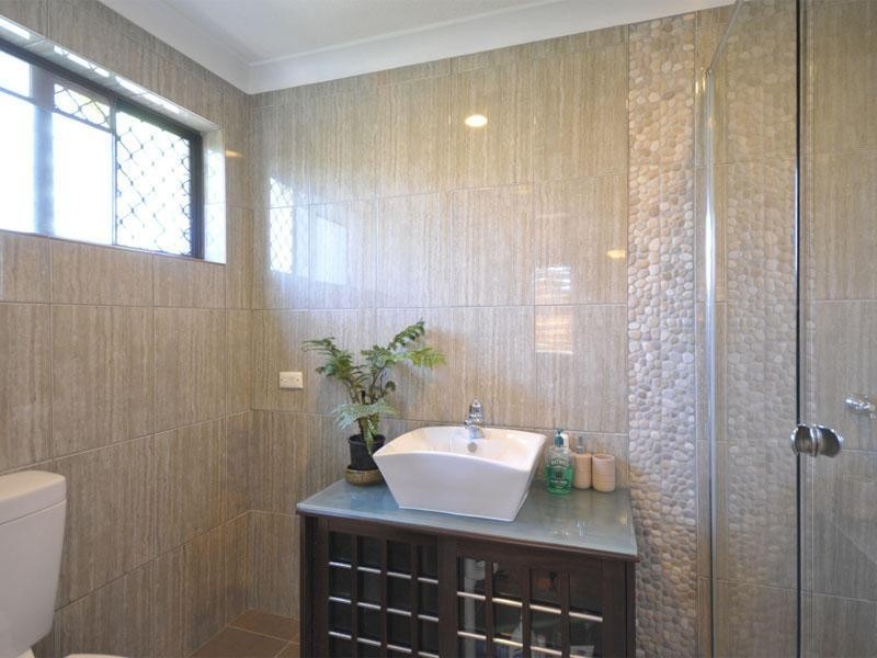 6 The Crescent, Ashmore QLD 4214