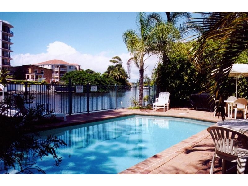 4 Surfers Riverside Apartments.  41 Peninsular Drive, Surfers Paradise QLD 4217