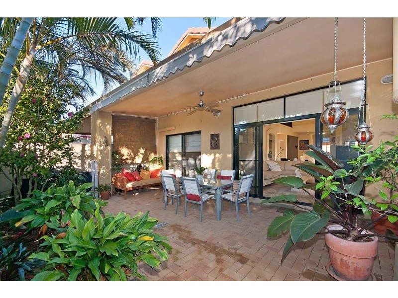 1-18 Poinciana Crescent, Bundall QLD 4217