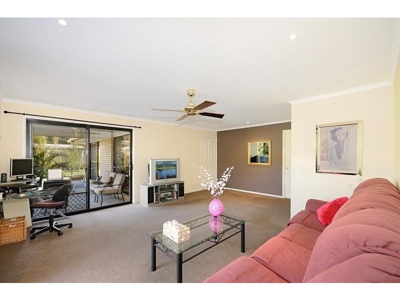 9 Mountain View Crest, Mount Nathan QLD 4211
