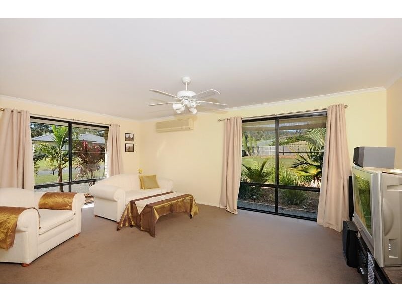 9 Mountain View Crest, Mount Nathan QLD 4211