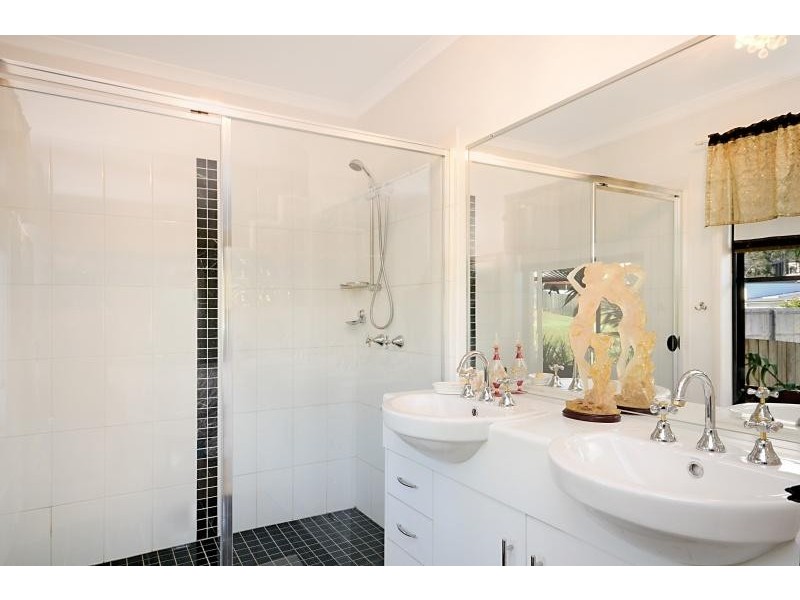 9 Mountain View Crest, Mount Nathan QLD 4211