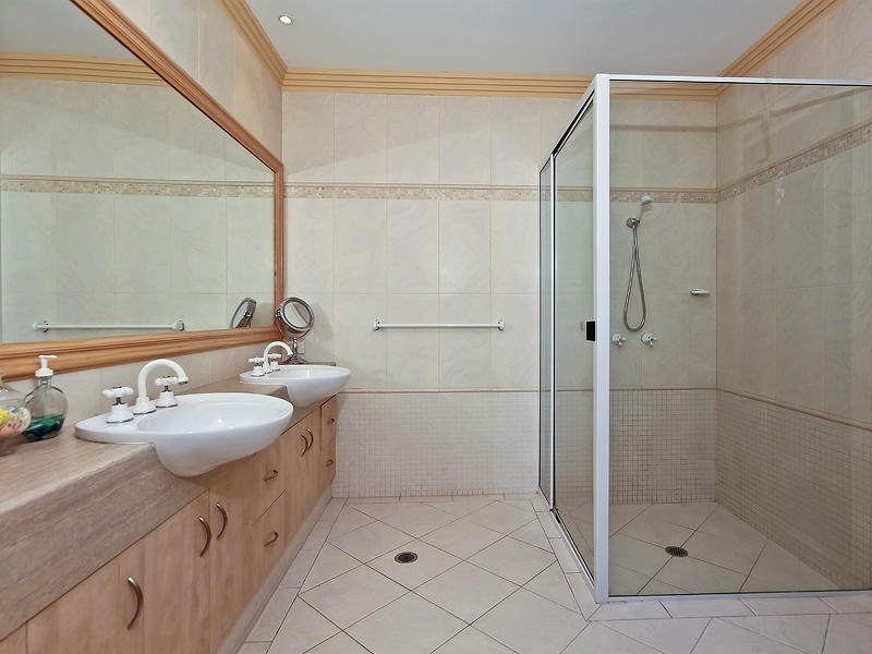 124 Armstrong Way, Highland Park QLD 4211