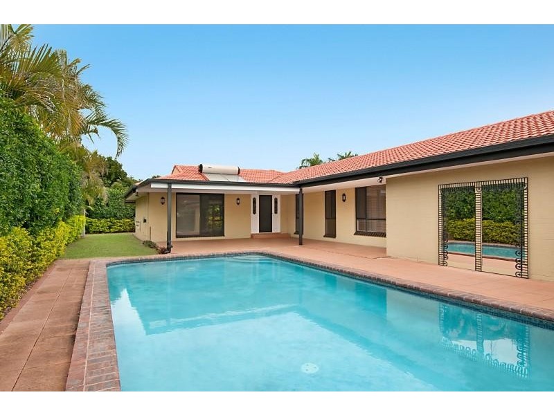 37 Sigatoka Place, Clear Island Waters QLD 4226