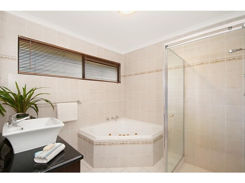 37 Sigatoka Place, Clear Island Waters QLD 4226