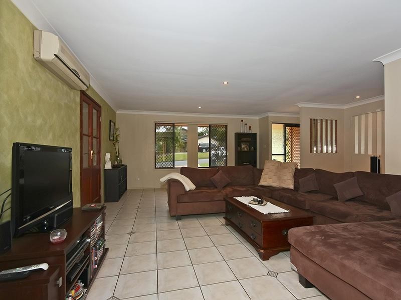 80 Binalong Drive, Ashmore QLD 4214