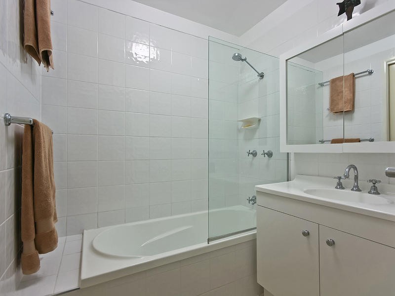 1 Yangoora Crescent, Ashmore QLD 4214