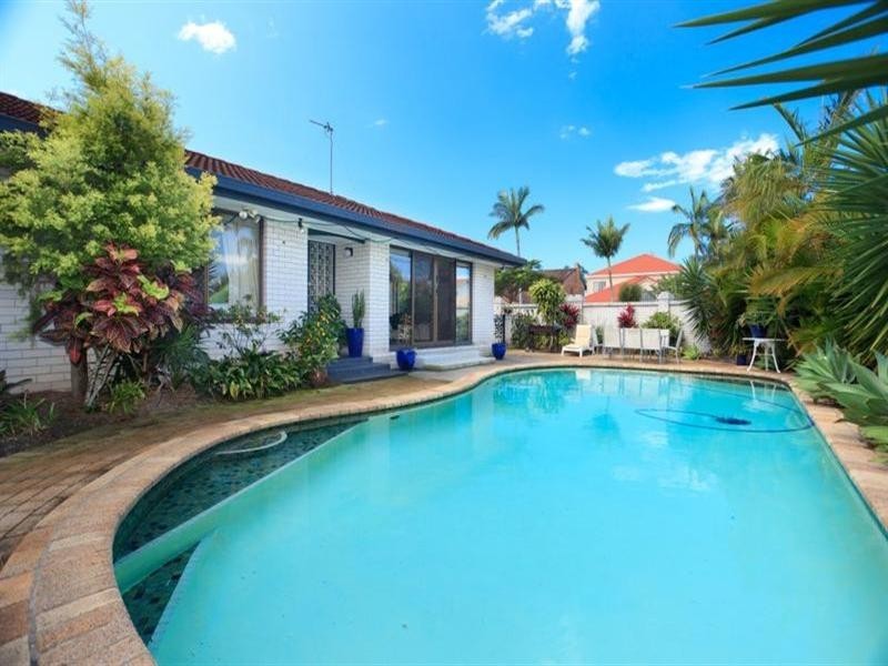 1 Elgin Crescent, Sorrento QLD 4217