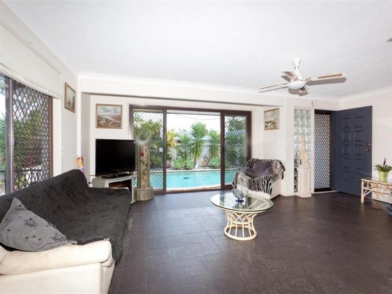 1 Elgin Crescent, Sorrento QLD 4217