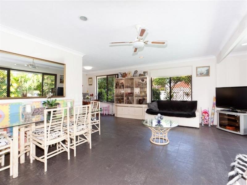 1 Elgin Crescent, Sorrento QLD 4217
