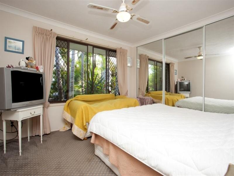 1 Elgin Crescent, Sorrento QLD 4217