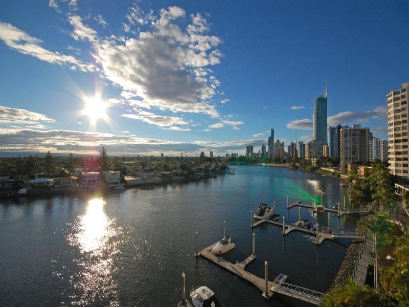 19 Surfers Hawaiian.  2890 Gold Coast Highway, Surfers Paradise QLD 4217