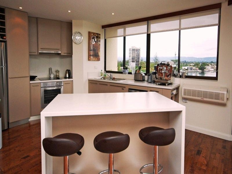 19 Surfers Hawaiian.  2890 Gold Coast Highway, Surfers Paradise QLD 4217