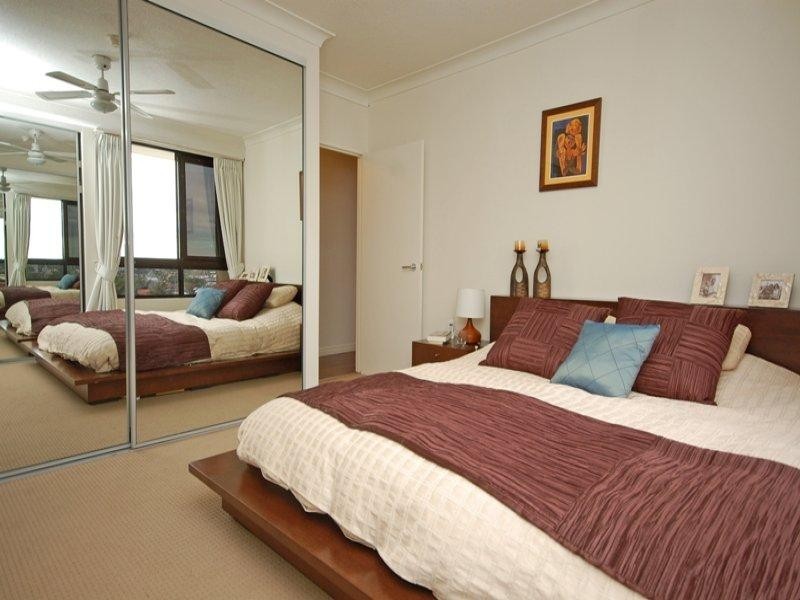 19 Surfers Hawaiian.  2890 Gold Coast Highway, Surfers Paradise QLD 4217