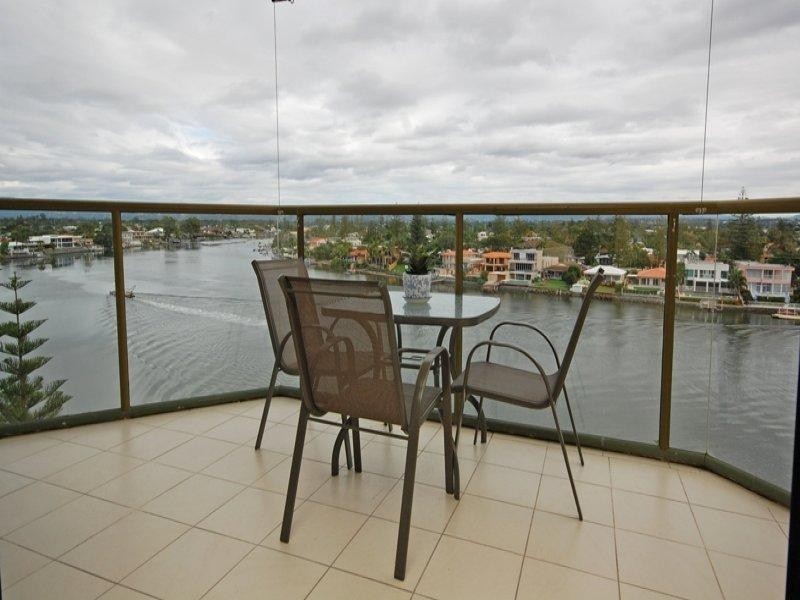 19 Surfers Hawaiian.  2890 Gold Coast Highway, Surfers Paradise QLD 4217