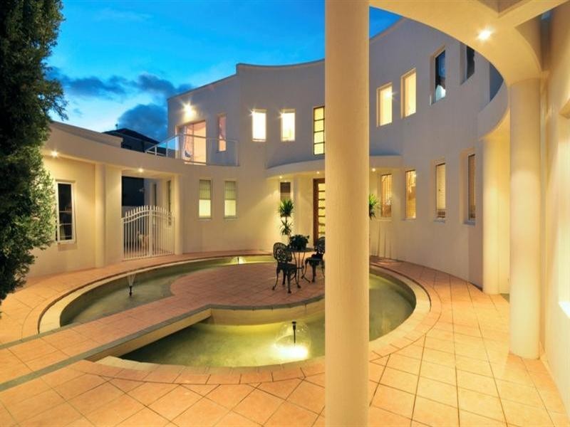 15 Karabella Court, Mermaid Waters QLD 4218