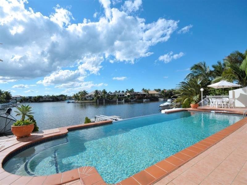 15 Karabella Court, Mermaid Waters QLD 4218