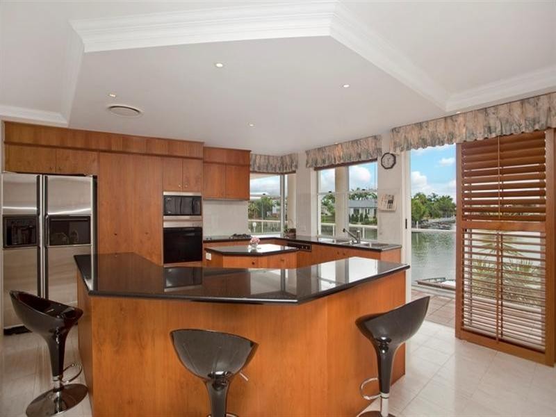 15 Karabella Court, Mermaid Waters QLD 4218