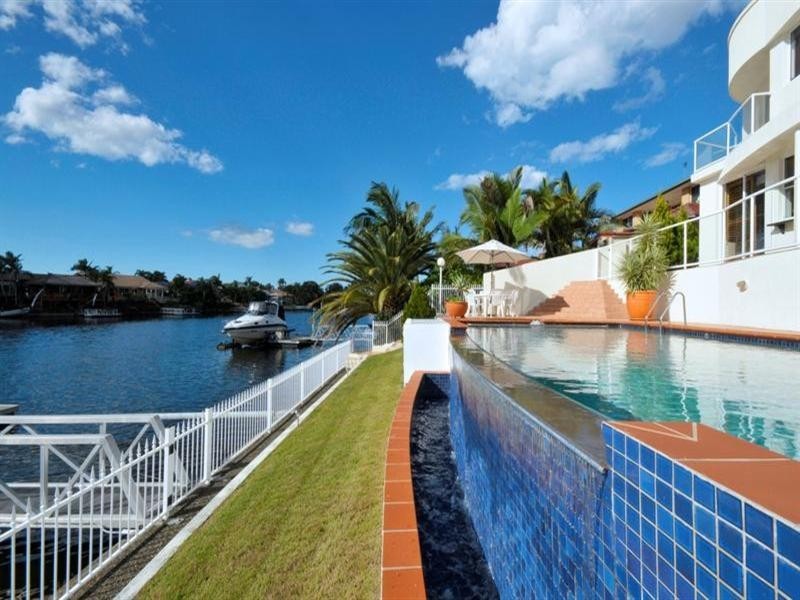 15 Karabella Court, Mermaid Waters QLD 4218