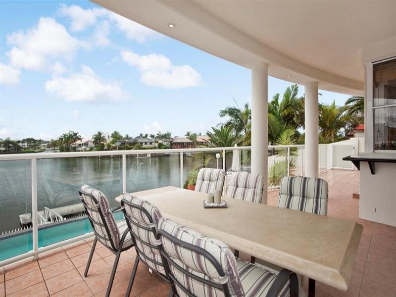 15 Karabella Court, Mermaid Waters QLD 4218