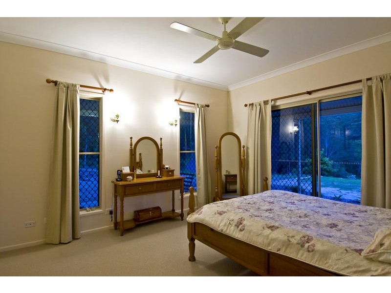 6 Charles Court, Bonogin QLD 4213