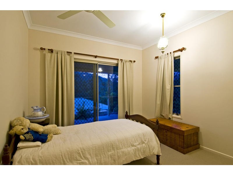 6 Charles Court, Bonogin QLD 4213