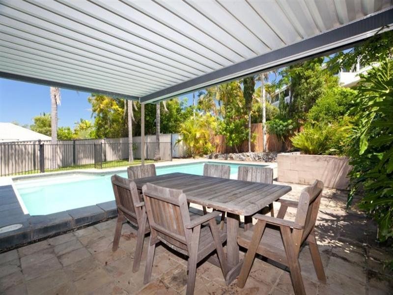 10 Ocean View Street, Benowa QLD 4217