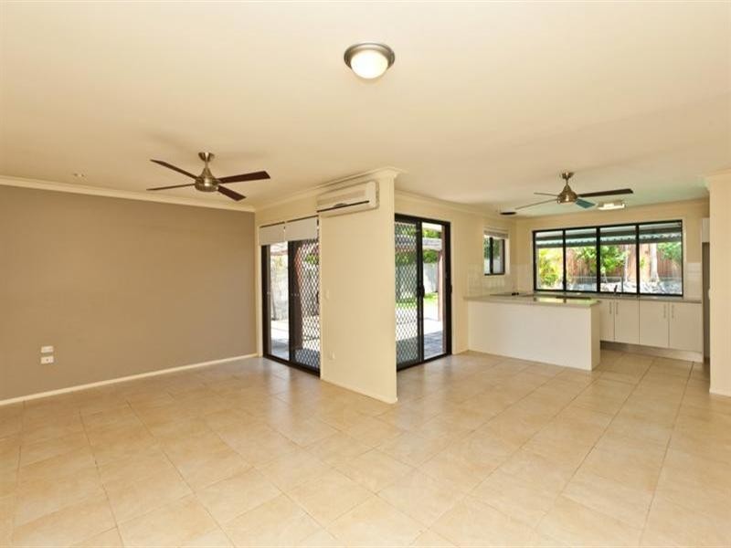 10 Ocean View Street, Benowa QLD 4217