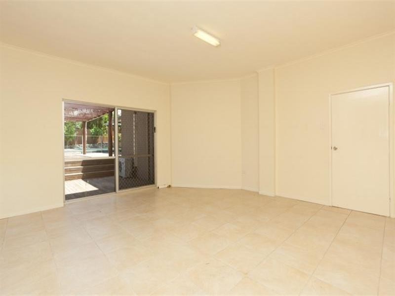 10 Ocean View Street, Benowa QLD 4217