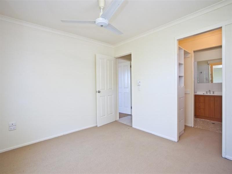 10 Ocean View Street, Benowa QLD 4217