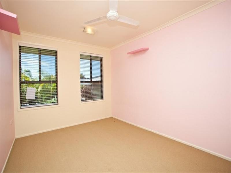 10 Ocean View Street, Benowa QLD 4217