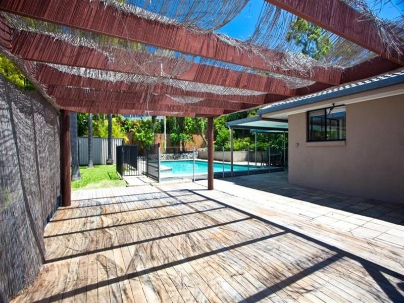 10 Ocean View Street, Benowa QLD 4217