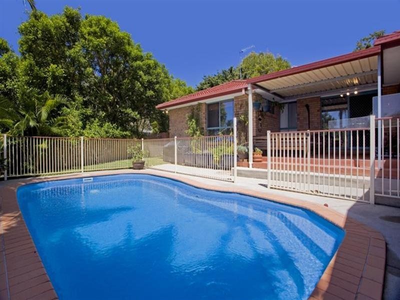 9 Paddington Drive, Carrara QLD 4211