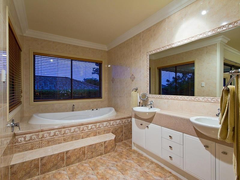 24 Marriott Way, Highland Park QLD 4211