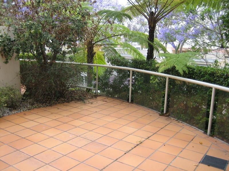 1126 Spring Terraces.  Royal Pines.  Ross Street, Benowa QLD 4217