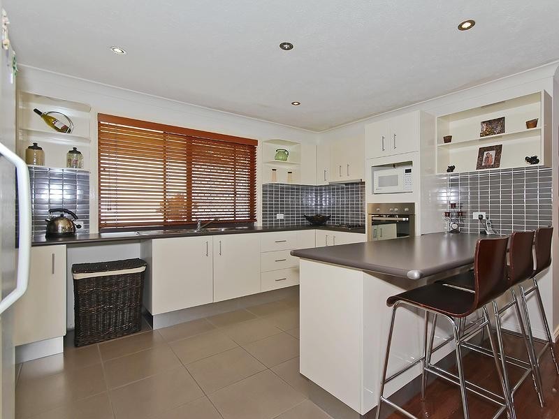 34 Kerria Crescent, Ashmore QLD 4214