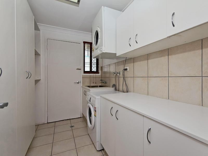 34 Kerria Crescent, Ashmore QLD 4214