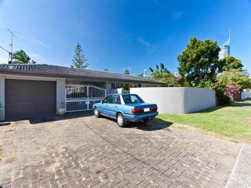 29 St Andrews Avenue, Isle Of Capri QLD 4217